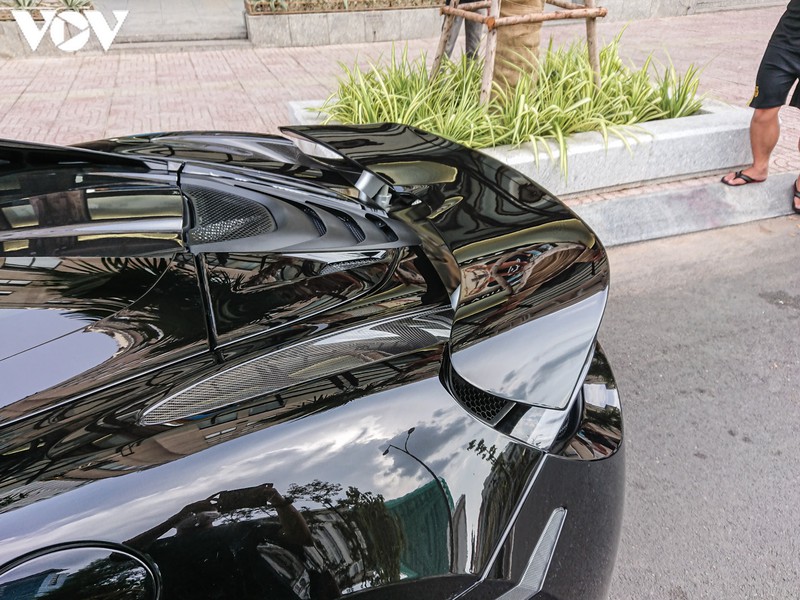 can canh mclaren 720s spider mau den "doc" nhat viet nam hinh 2
