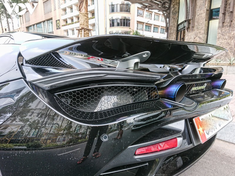 can canh mclaren 720s spider mau den "doc" nhat viet nam hinh 3
