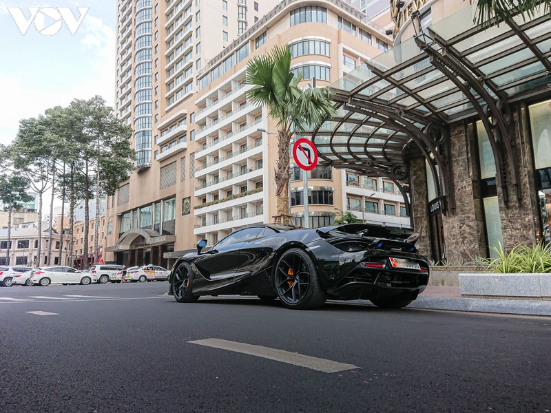 can canh mclaren 720s spider mau den "doc" nhat viet nam hinh 5