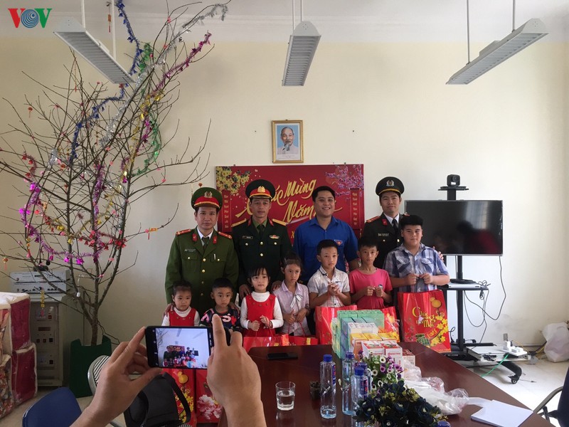 nghia tinh quan dan tren dao tien tieu dong bac to quoc hinh 5