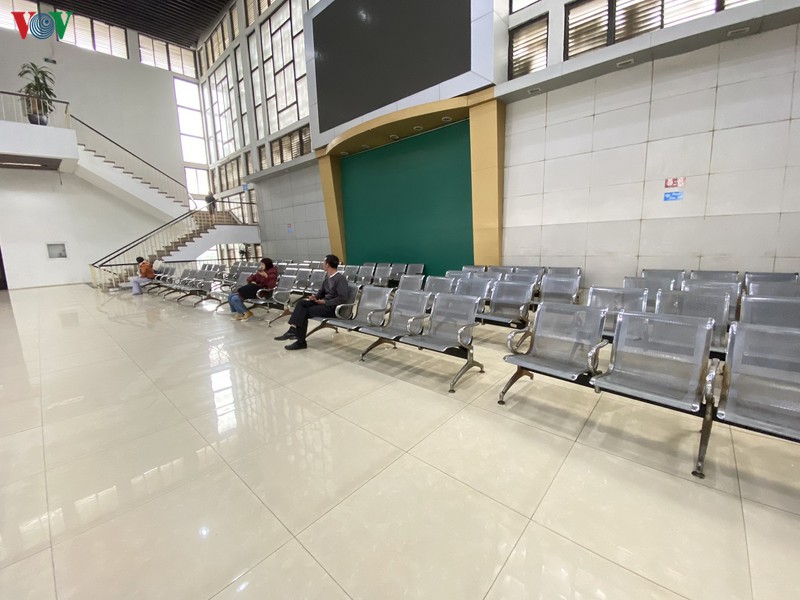 ben xe, ga tau o ha noi vang la thuong sang 28 tet hinh 16