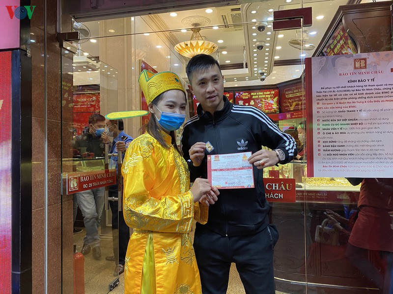 nguoi dan thu do kin mit khau trang truoc dich virus corona hinh 4