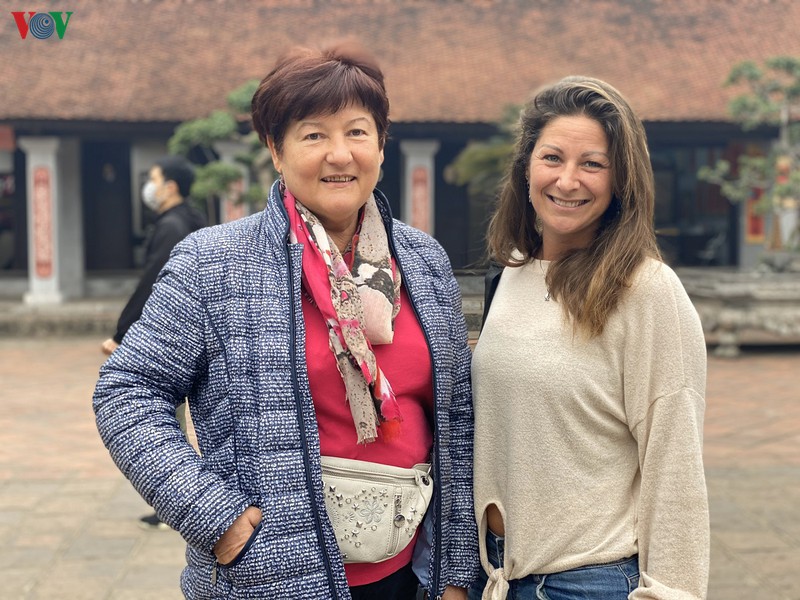 anh: du khach chau au yen tam tham quan van mieu - quoc tu giam   hinh 10