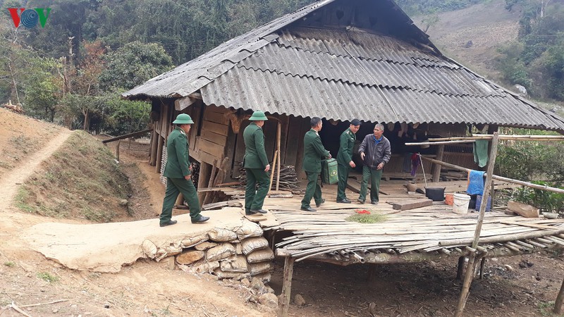 nghia tinh cua nguoi linh quan y voi dan ban vung bien hinh 2