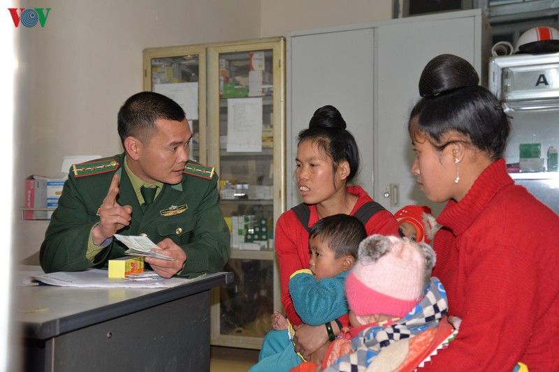 nghia tinh cua nguoi linh quan y voi dan ban vung bien hinh 1