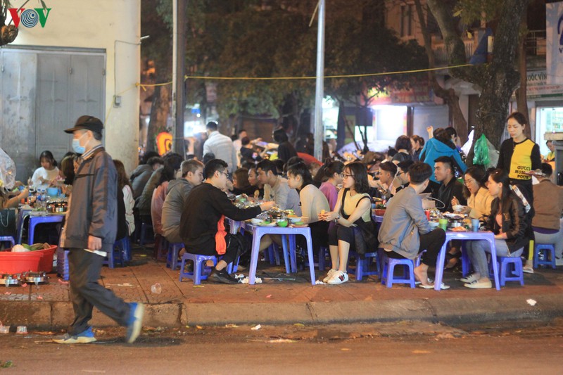 nguoi dan van con tu tuong "tho o" voi viec phong benh covid-19 hinh 2
