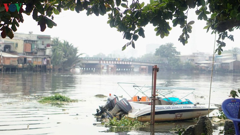 anh: rac bua vay hang loat kenh, rach tai tphcm hinh 12