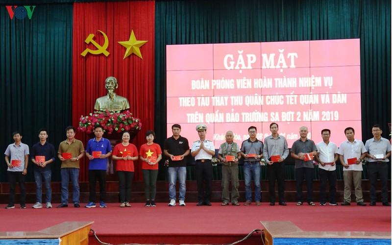 mang tet den som voi truong sa hinh 5