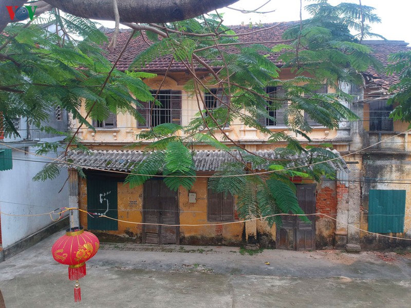 pho dam -  vung giao thuong sam uat tren ben duoi thuyen xua hinh 3