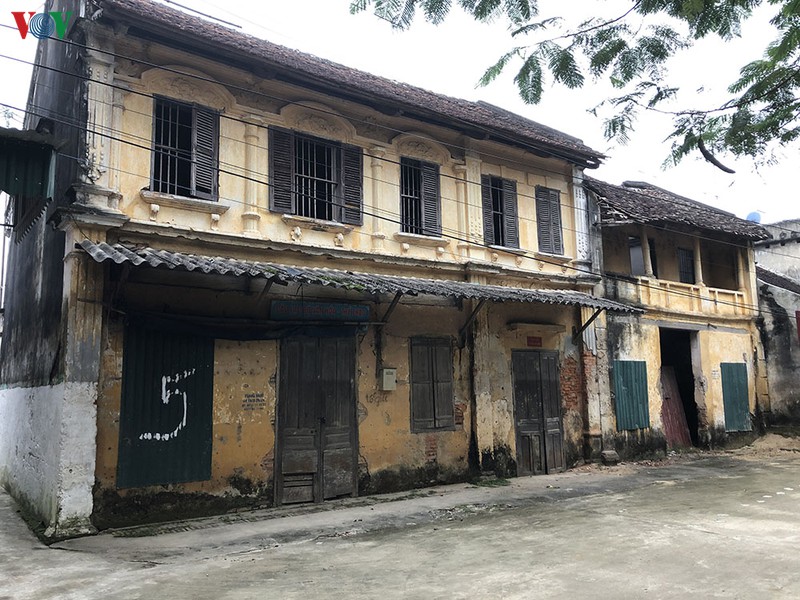 pho dam -  vung giao thuong sam uat tren ben duoi thuyen xua hinh 4