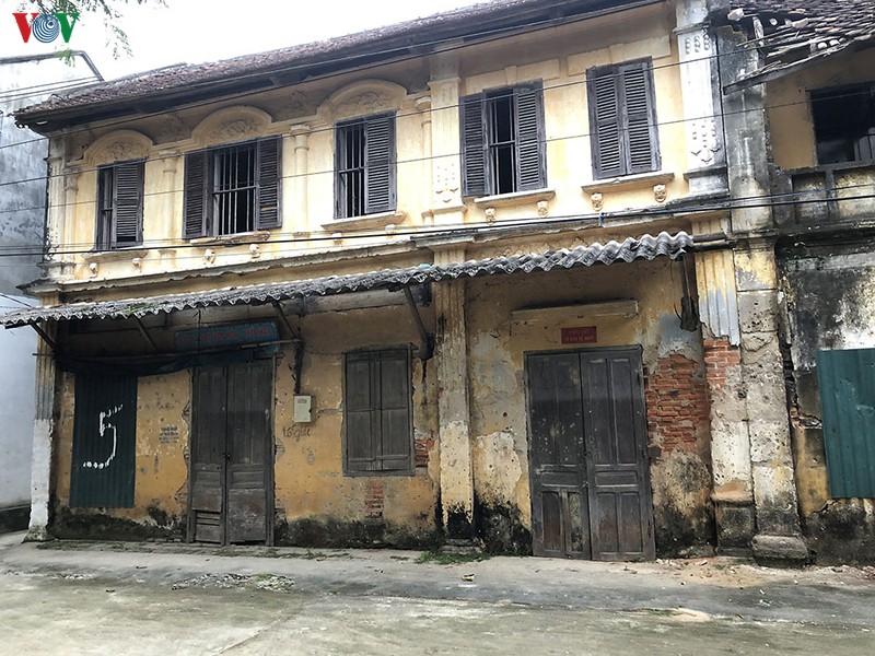 pho dam -  vung giao thuong sam uat tren ben duoi thuyen xua hinh 6