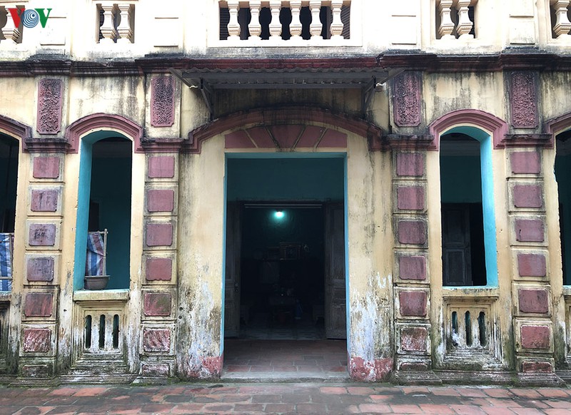 pho dam -  vung giao thuong sam uat tren ben duoi thuyen xua hinh 12
