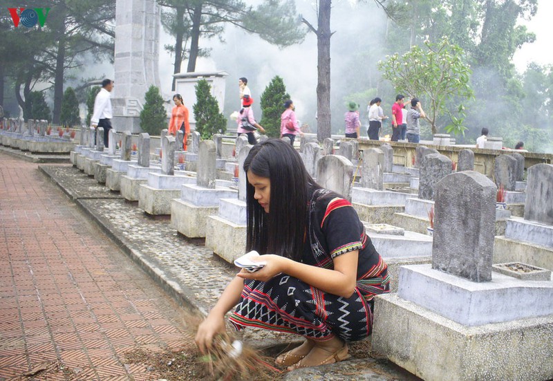 nghia trang liet sy ngay cuoi nam hinh 2