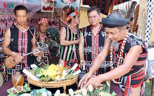 an tet tren dai ngan truong son hinh 1
