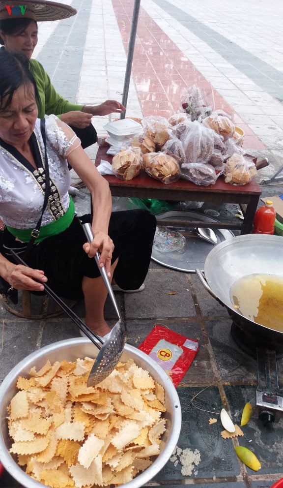 khau chi chop, banh xen ngay tet cua nguoi thai trang muong tra, dien bien hinh 2