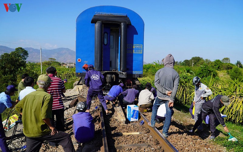 tau lua trat duong ray, duong sat bac nam te liet hinh 1