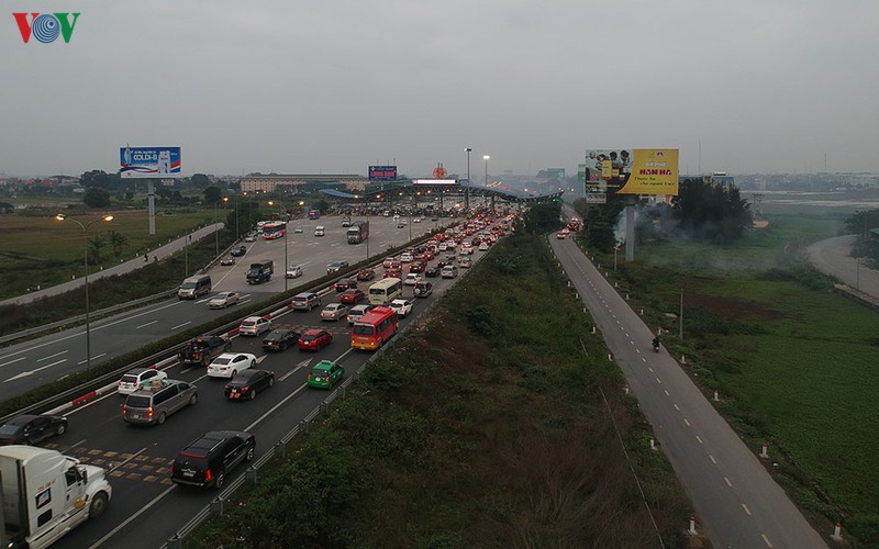 dong nguoi un un roi thu do ve que an tet co truyen hinh 5