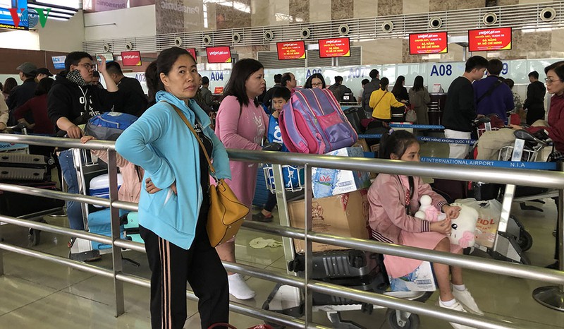 nghi tet, nha ga san bay noi bai chat cung khach ve que hinh 13