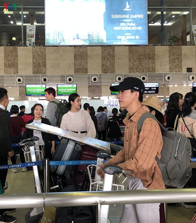 nghi tet, nha ga san bay noi bai chat cung khach ve que hinh 14