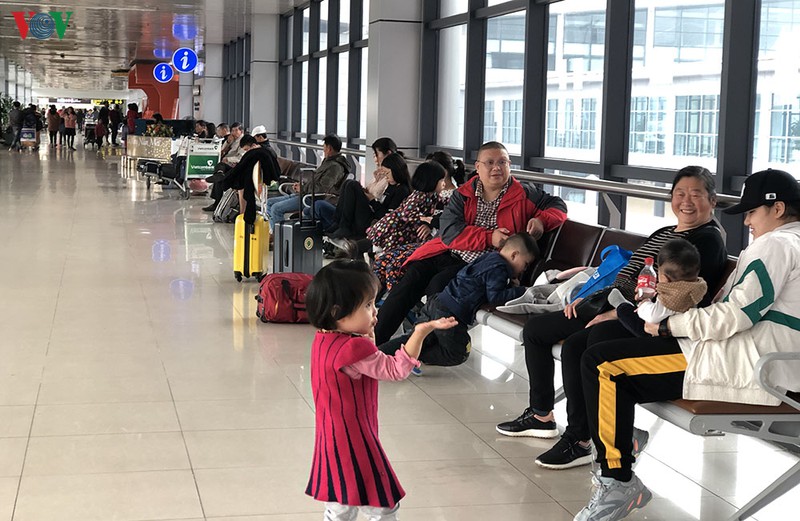 nghi tet, nha ga san bay noi bai chat cung khach ve que hinh 16