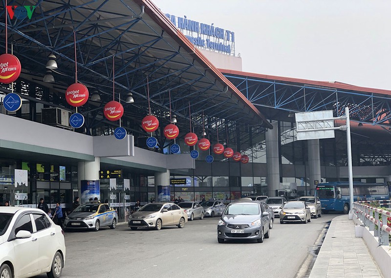 nghi tet, nha ga san bay noi bai chat cung khach ve que hinh 1