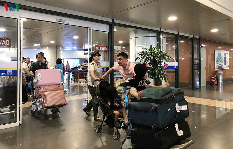 nghi tet, nha ga san bay noi bai chat cung khach ve que hinh 3