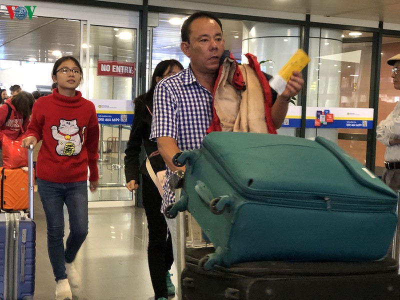 nghi tet, nha ga san bay noi bai chat cung khach ve que hinh 5