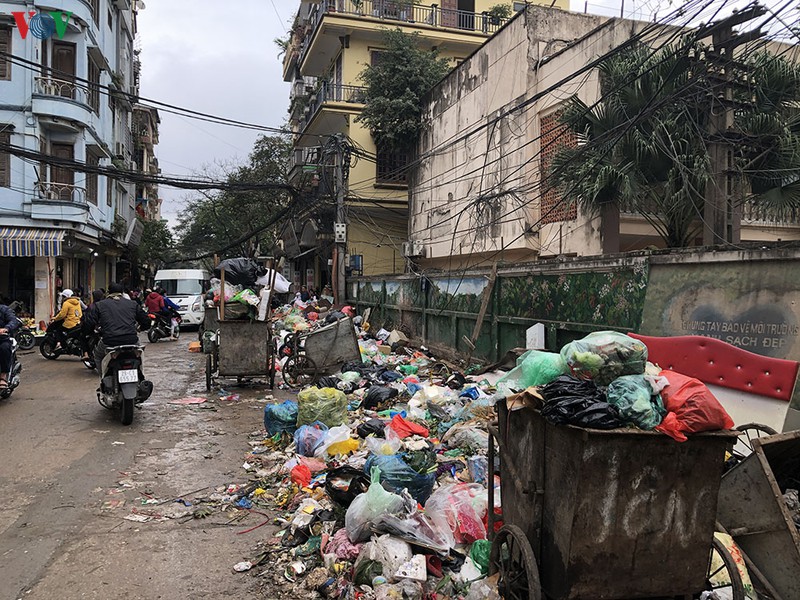 anh: rac ngap he pho ha noi sang 30 tet hinh 1