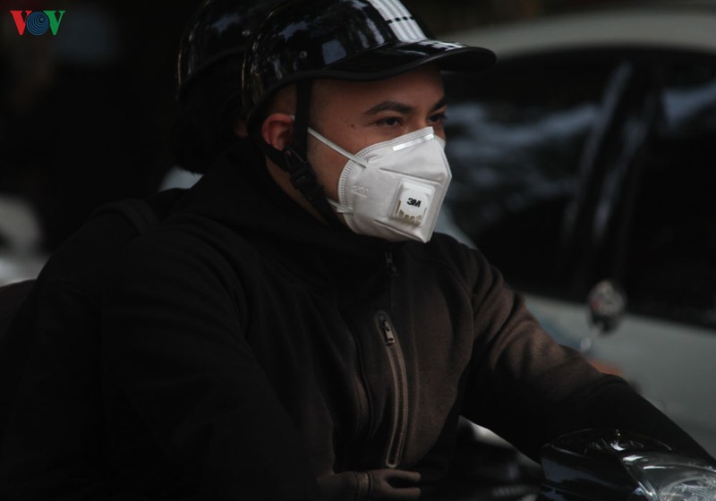 anh: khach quoc te deo khau trang kin mit du xuan trong "bao" corona hinh 3