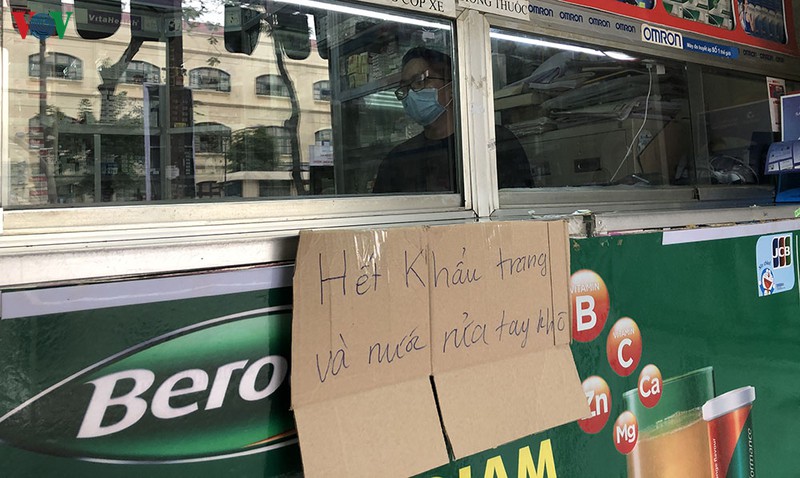 ha noi: nguoi dan ngai virus corona, duong pho vang nhu ngay tet hinh 11