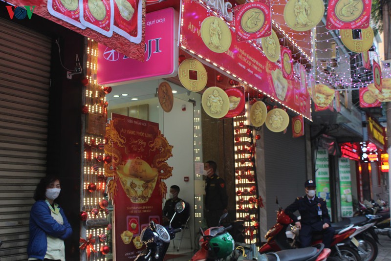 ha noi: nguoi dan ngai virus corona, duong pho vang nhu ngay tet hinh 6