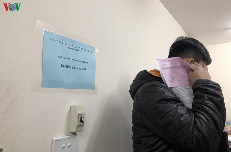 dan xep hang mua khau trang phong dich corona dung gia hinh 10