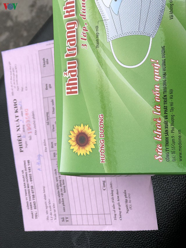 dan xep hang mua khau trang phong dich corona dung gia hinh 12