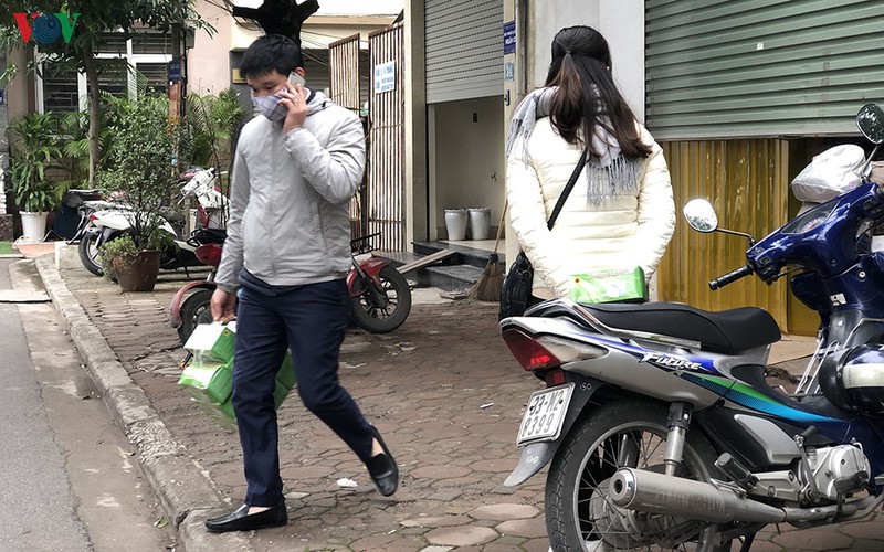 dan xep hang mua khau trang phong dich corona dung gia hinh 14