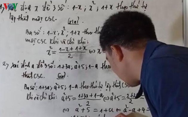 thay giao xu nghe quay video huong dan hoc sinh on bai giua "con bao" covid-19 hinh 2
