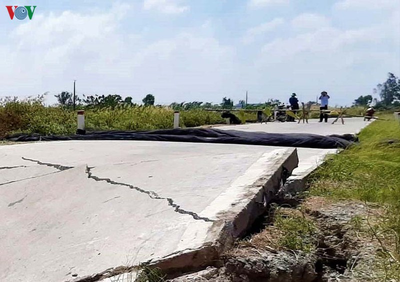 anh: mua sut lun noi dat mui - ca mau hinh 5