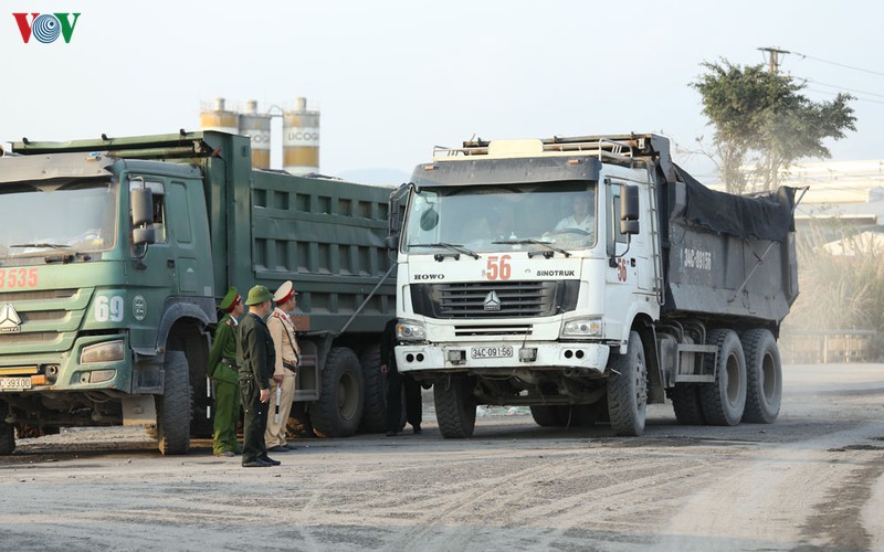 ha long ra quan xu ly nghiem xe tai coi noi thanh, thung xe, phong nhanh, vuot au hinh 1