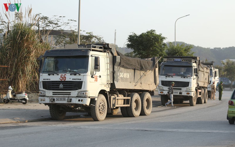 ha long ra quan xu ly nghiem xe tai coi noi thanh, thung xe, phong nhanh, vuot au hinh 2