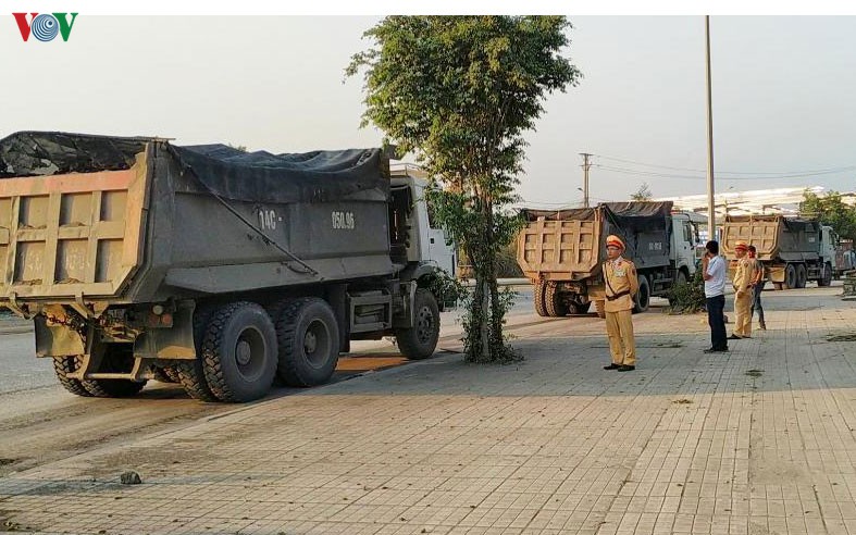 ha long ra quan xu ly nghiem xe tai coi noi thanh, thung xe, phong nhanh, vuot au hinh 3