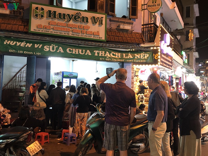 tiem an nguy co lay nhiem sars-cov-2 o khu am thuc pho co hoan kiem hinh 1