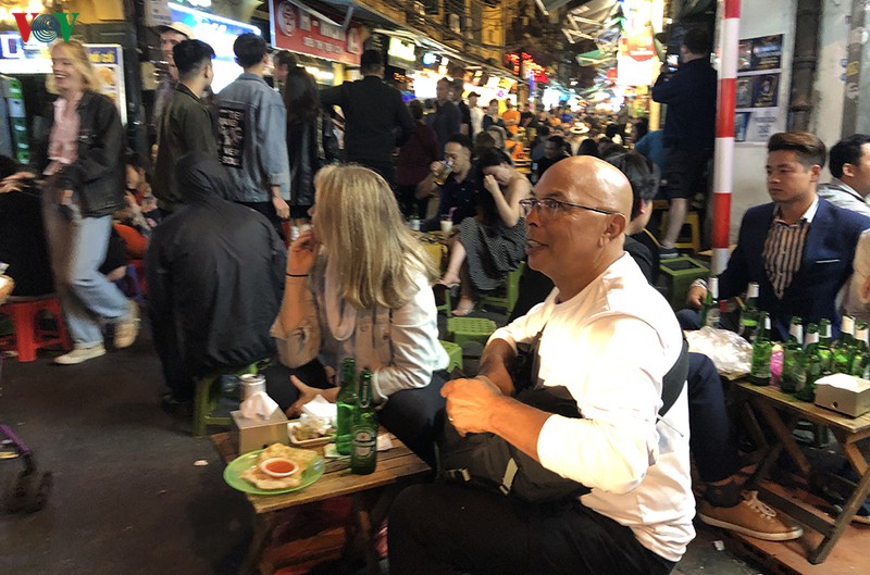 tiem an nguy co lay nhiem sars-cov-2 o khu am thuc pho co hoan kiem hinh 5
