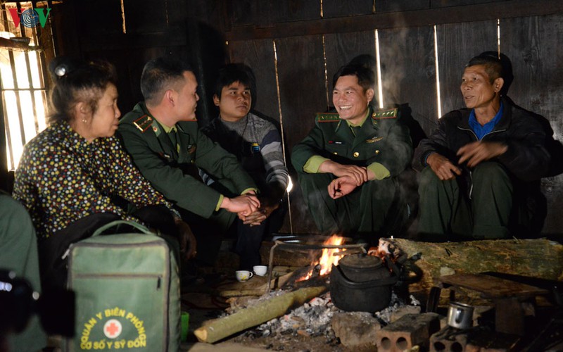 nhung thay thuoc mang quan ham xanh noi bien cuong to quoc hinh 1