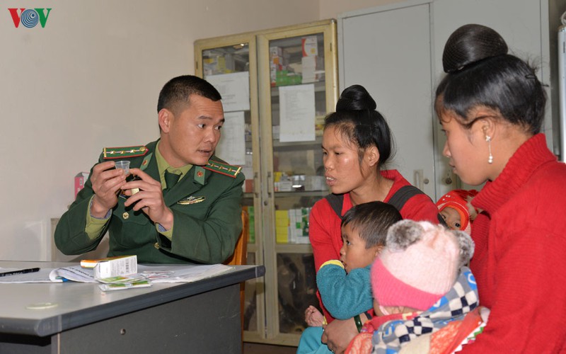 nhung thay thuoc mang quan ham xanh noi bien cuong to quoc hinh 6