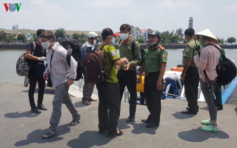 cuu 3 du khach nuoc ngoai troi dat tren bien bang phuong tien tu che hinh 3