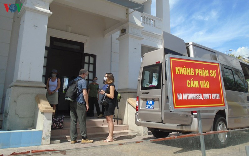 binh thuan lap 2 chot kiem soat dich covid-19 doi voi khach quoc te hinh 1