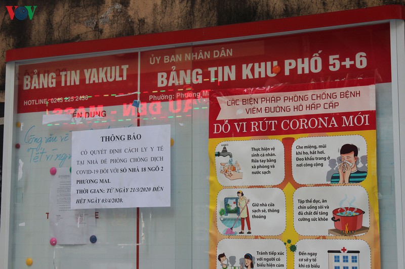 benh vien bach mai kiem soat nguoi ra vao, hang quan lan can dong cua hinh 14