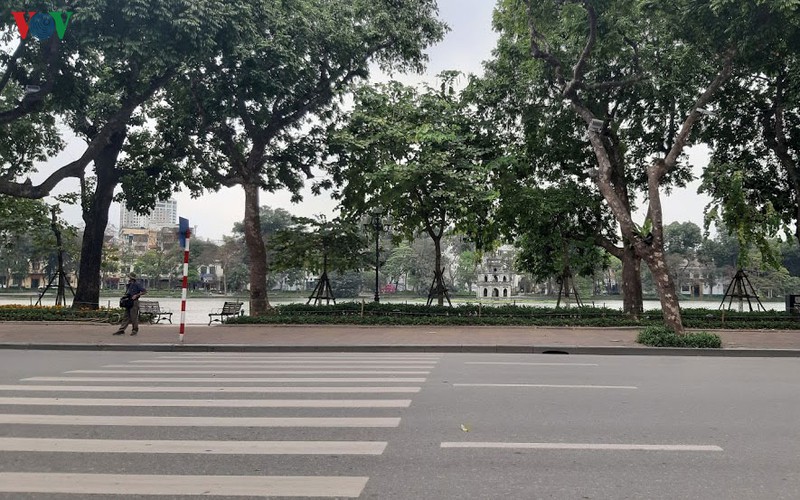 ha noi thuc hien cach ly toan xa hoi, don luc xu ly o dich tai benh vien bach mai hinh 1