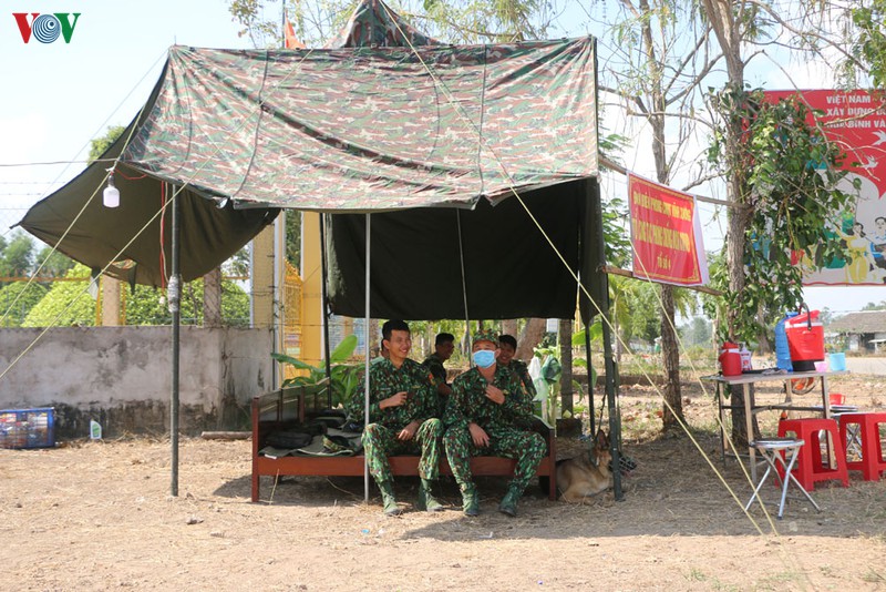 la chan vung chac chong dich covid-19 tren tuyen bien gioi tay nam hinh 11