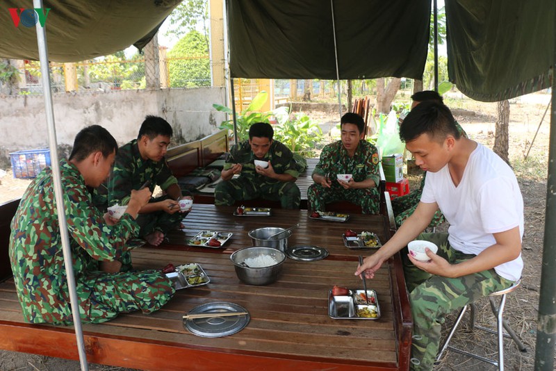 la chan vung chac chong dich covid-19 tren tuyen bien gioi tay nam hinh 12