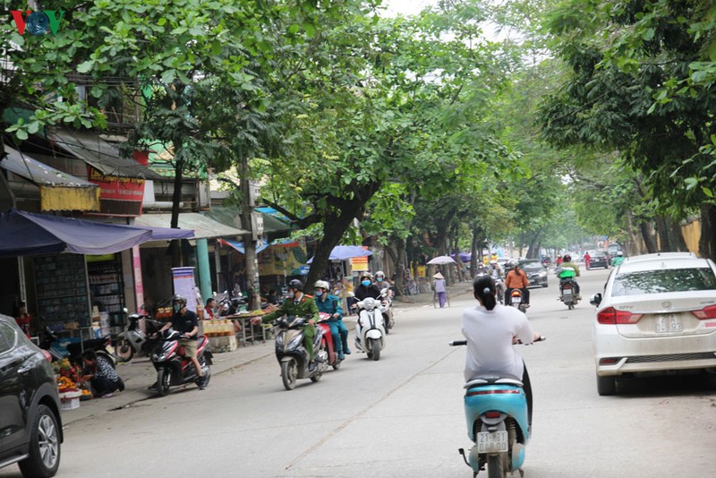 sau mot tuan cach ly xa hoi, nguoi dan tp yen bai co dau hieu chu quan hinh 10